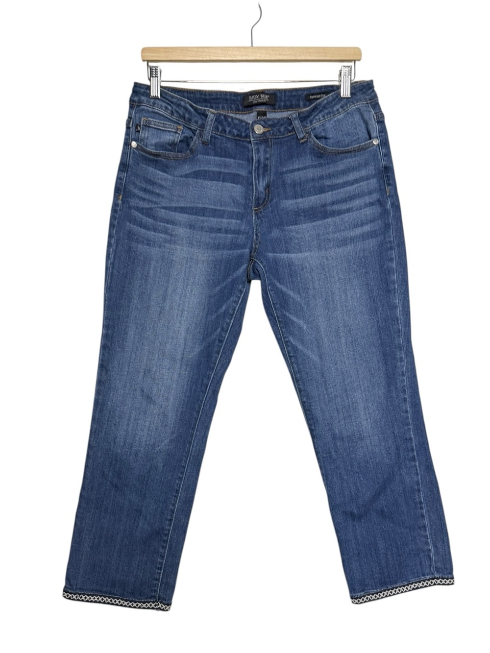 Judy Blue orop denim with embroidered trim detail at the cuff Size 11/30